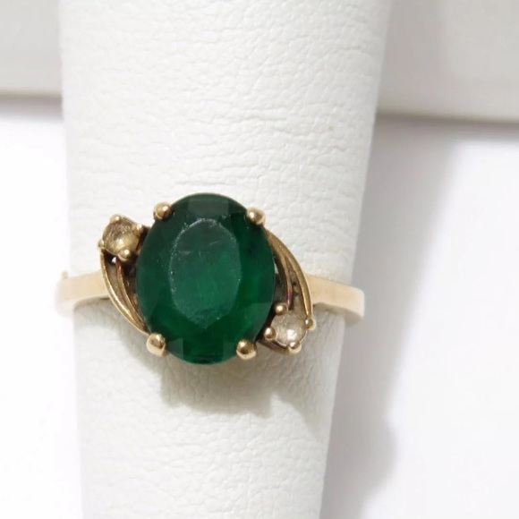 ♥️10K yellow gold emerald ring with cz accents♥️ - Picture 4 of 12